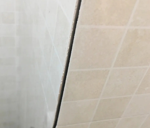 吉利瓷砖空鼓维修公司分享阳台瓷砖脱落的修复过程可以分为以下几个步骤